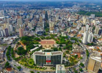 Goiânia lidera na valorização imobiliária e ganha escola para capacitar corretores de imóveis