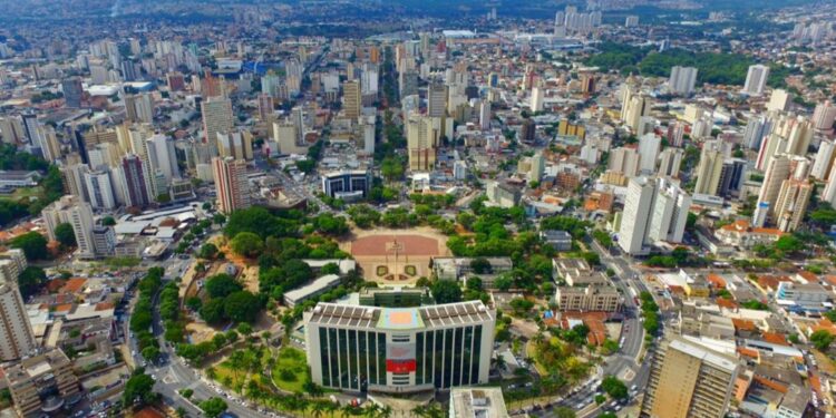 Goiânia lidera na valorização imobiliária e ganha escola para capacitar corretores de imóveis