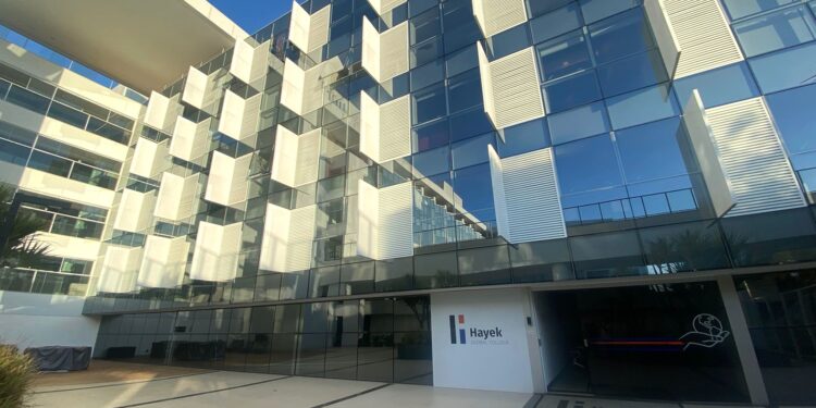Hayek Global College chega a Brasília; diploma é válido nos EUA