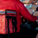 Quatro em cada dez pessoas pedem comida via delivery no Brasil, revela a Ticket