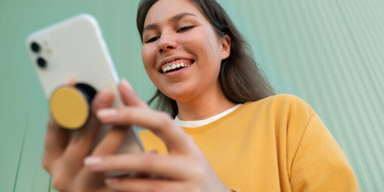 Startup goiana Poli Pay movimenta milhões com app para pagamento via WhatsApp