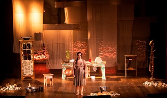 Sucesso pelo Brasil, espetáculo em homenagem à Cora Coralina faz apresentações em Goiás