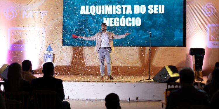 Cantor Sertanejo Ralf se apresenta em evento de empreendedorismo focado no setor de franquias