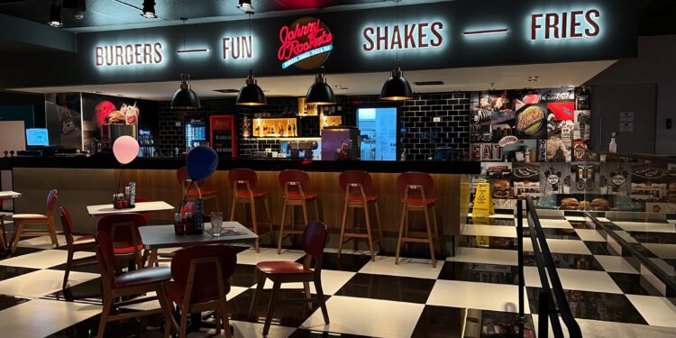 Johnny Rockets inaugura loja da rede em Goiânia