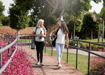 Mater Dei Premium Goiânia promove Caminhada dos Avós no Parque Vaca Brava