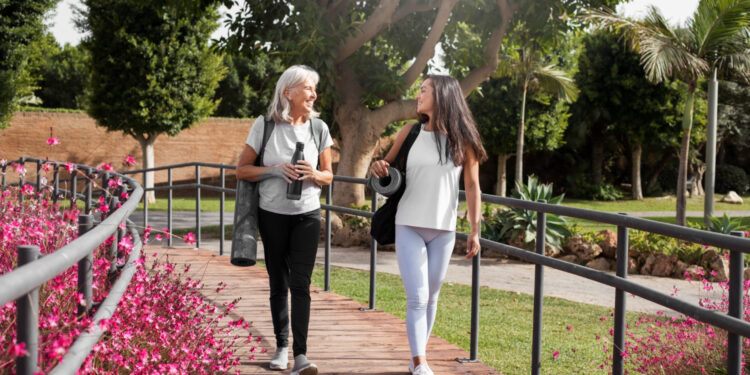 Mater Dei Premium Goiânia promove Caminhada dos Avós no Parque Vaca Brava