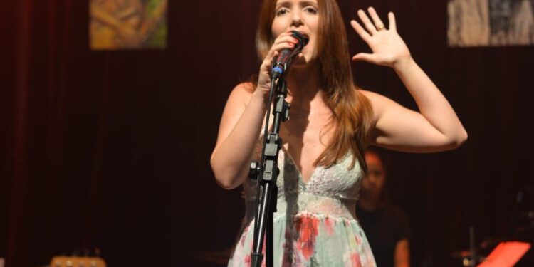 Melina lança seu primeiro EP com participação de Milton Guedes e Hugo Vitti