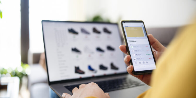 77% dos brasileiros abandonam compras online por insatisfação ou desconfiança