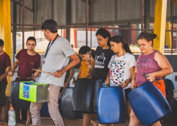 Coletivo Asas leva oficina de música a crianças em situação de vulnerabilidade