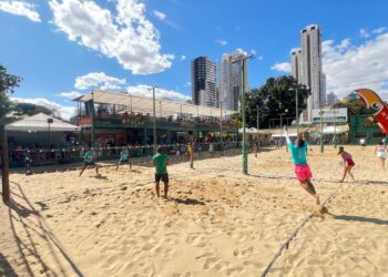 Quadras de beach tennis se espalham por Goiás e mercado imobiliário reage