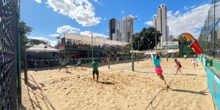 Quadras de beach tennis se espalham por Goiás e mercado imobiliário reage