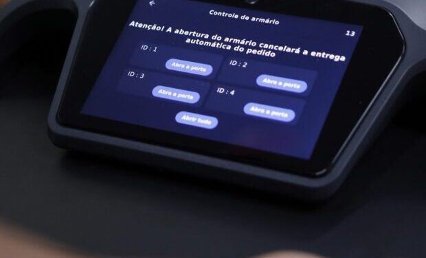 Hospital de Base do DF testa robô para dispensação de medicamentos