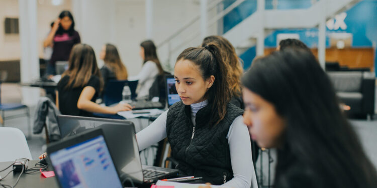 JA Startup: Competição universitária premia soluções para desafios climáticos