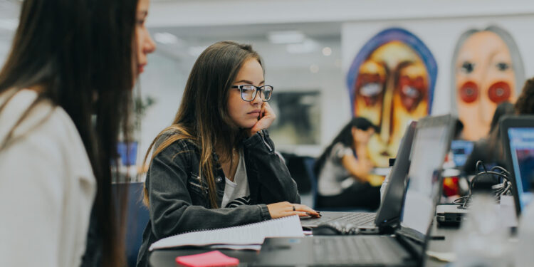 Mais da metade dos jovens não faz gestão do tempo, aponta estudo