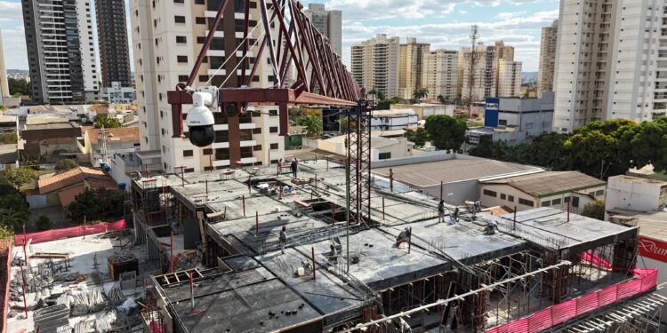 Terral Incorporadora aposta em tecnologia visual para manuseio de grua