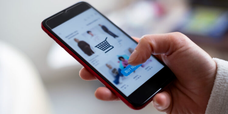 84,5% dos brasileiros preferem apps para compras