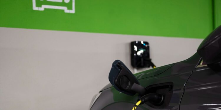 Bombeiros de Goiás suspendem norma sobre recarga de veículos elétricos em garagens