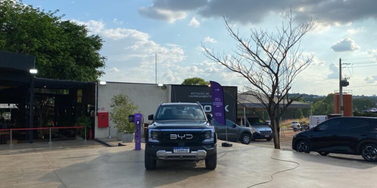 YellotMob oferece desconto para quem comprar a nova pick-up híbrida da BYD