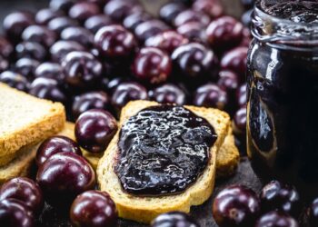 Jabuticaba: conheça o poder da fruta tipicamente brasileira
