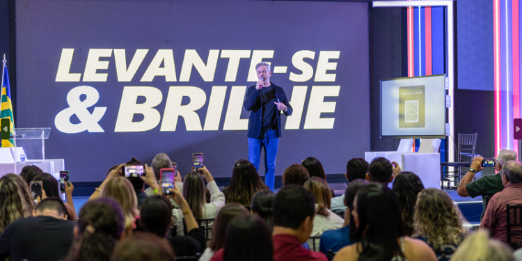 “Quando uma pessoa ganha conhecimento e se profissionaliza, ela se abre para um mundo diante dos seus olhos” , afirma o apresentador Otaviano Costa