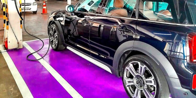 Região da 44 ganha duas estações de recarga para veículos elétricos