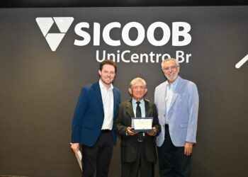 Finalistas do IV Prêmio Nacional de Poesia são premiados em solenidade