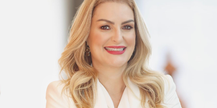 Advogada goiana debate novas regras tributárias em Congresso da ABRADT