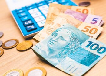 Décimo terceiro: investir ou pagar dívidas?