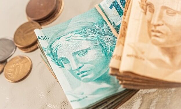 Empresas devem pagar primeira parcela ou cota única do 13° salário até sexta-feira