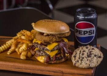 Gladiador 2: Johnny Rockets lança combo promocional com ingresso para o filme