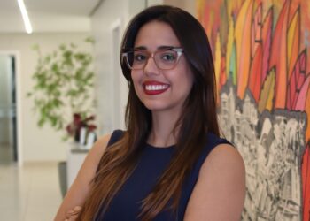 Advogada goiana Marília Tofollis participa de competição acadêmica nos EUA