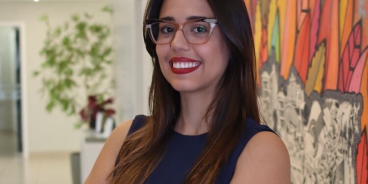 Advogada goiana Marília Tofollis participa de competição acadêmica nos EUA