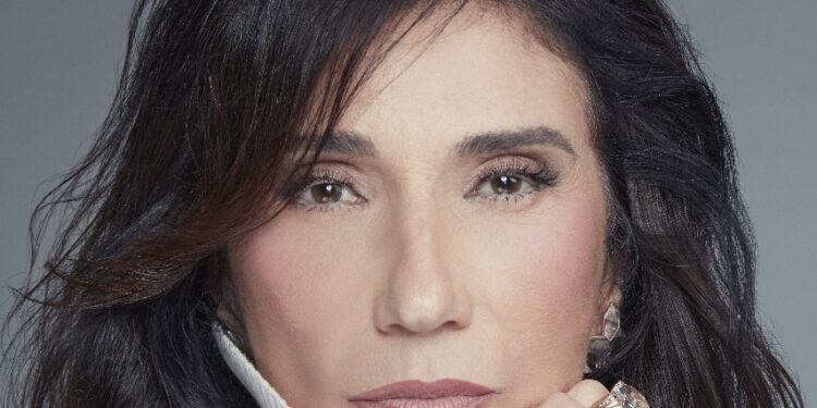 Sesc Goiás apresenta Zizi Possi com o show “Grandes Sucessos”