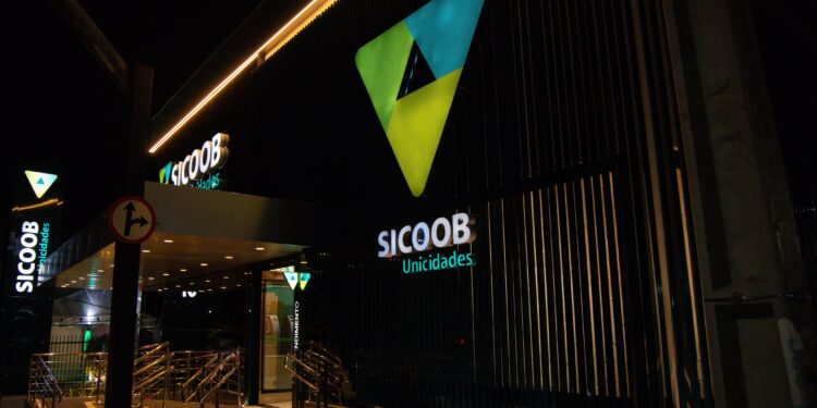 Sicoob Unicidades reinaugura agência em Mineiros (GO)