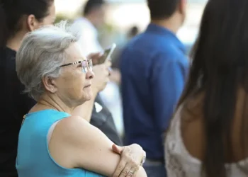 Expectativa de vida ao nascer no Brasil sobe para 76,4 anos