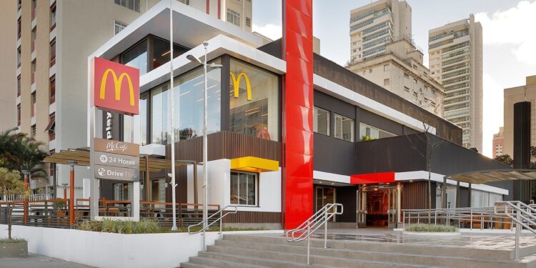 Arcos Dorados facilita o acesso de PCDs ao mercado de trabalho