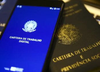 CLT ou PJ? Pedidos de registro em carteira em Goiás crescem 267% em dois anos