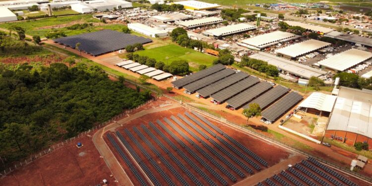 CelgPar inaugura usina fotovoltaica da Ceasa