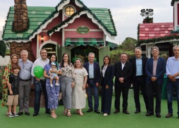 Dirigentes de cooperativas visitam casa do Sicoob no Natal do Bem