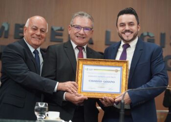 Presidente do Sicoob Uni recebe título de cidadão goiano