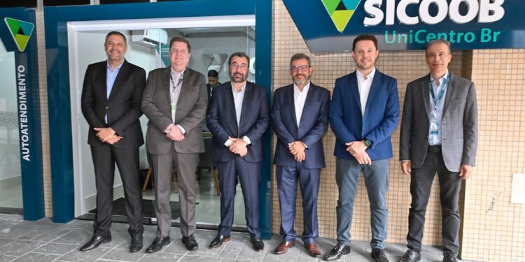 Sicoob UniCentro Br inaugura escritório de negócios na sede do Ipasgo Saúde