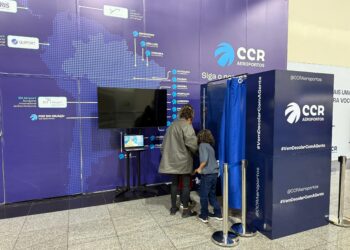 Aeroporto de Goiânia disponibiliza cabine fotográfica gratuita com cenários da cidade