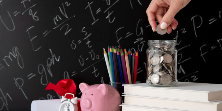 Educação financeira é estratégia contra desafios econômicos, diz especialista