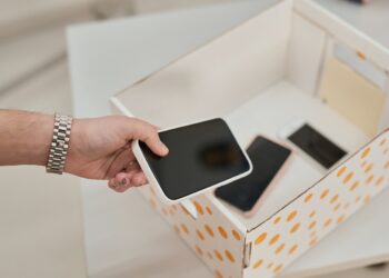 IPOG comenta nova lei que restringe celular nas escolas