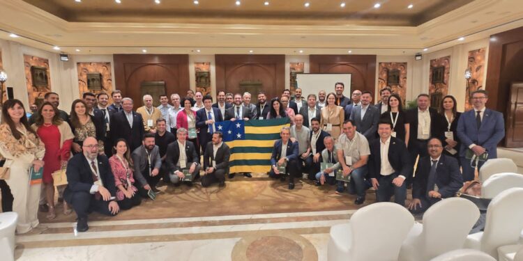 Adial participa de missão à Índia