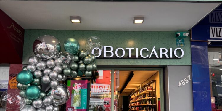 O Boticário reinaugura loja no Centro de Goiânia com novo padrão da marca