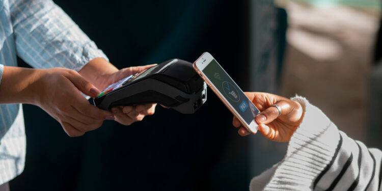 Santander e Getnet lançam Pix por aproximação