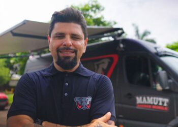 De acidente ao empreendedorismo: ex-aluno do Senac dá volta por cima e se destaca com sua barbearia móvel