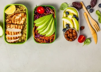 Nutricionista ensina como montar e armazenar marmitas saudáveis