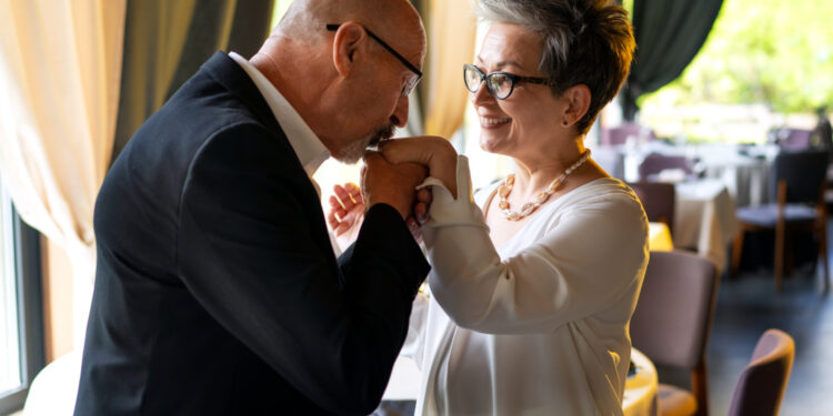 Maioria de casamentos envolvendo idosos mantém separação total de bens